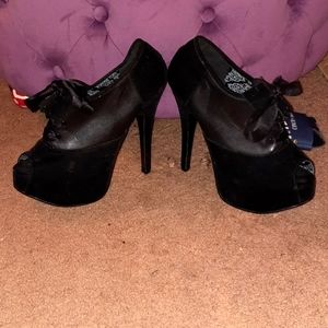 Bordello Teeze 16 Burlesque Pinup Rockabilly Black Velvet High Heels